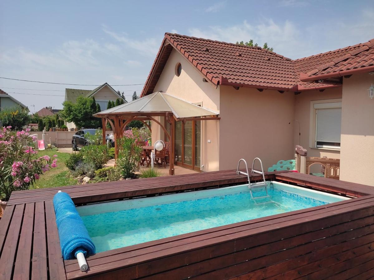 Aqua Azur Apartman Hajdúszoboszló Buitenkant foto