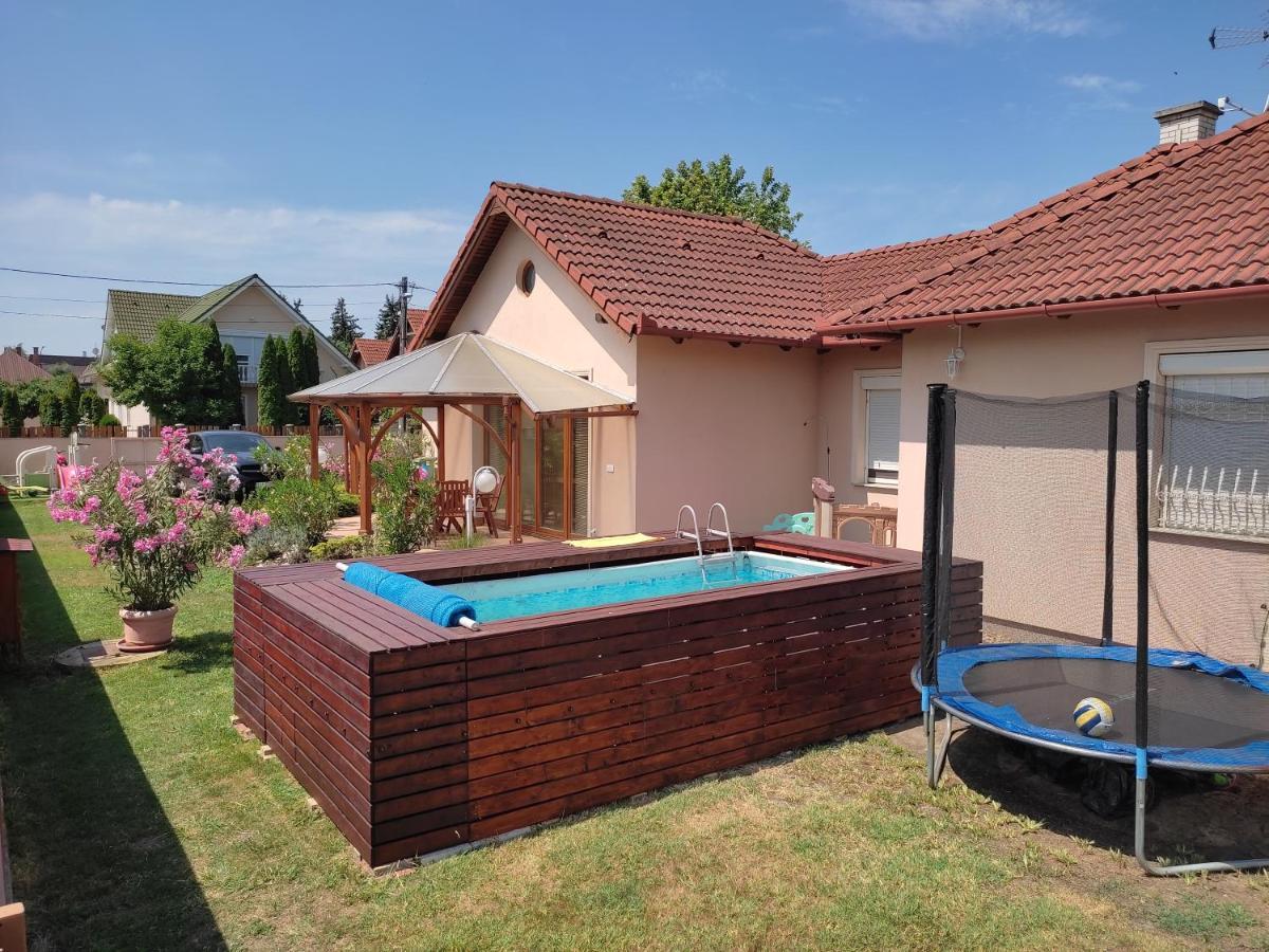 Aqua Azur Apartman Hajdúszoboszló Buitenkant foto