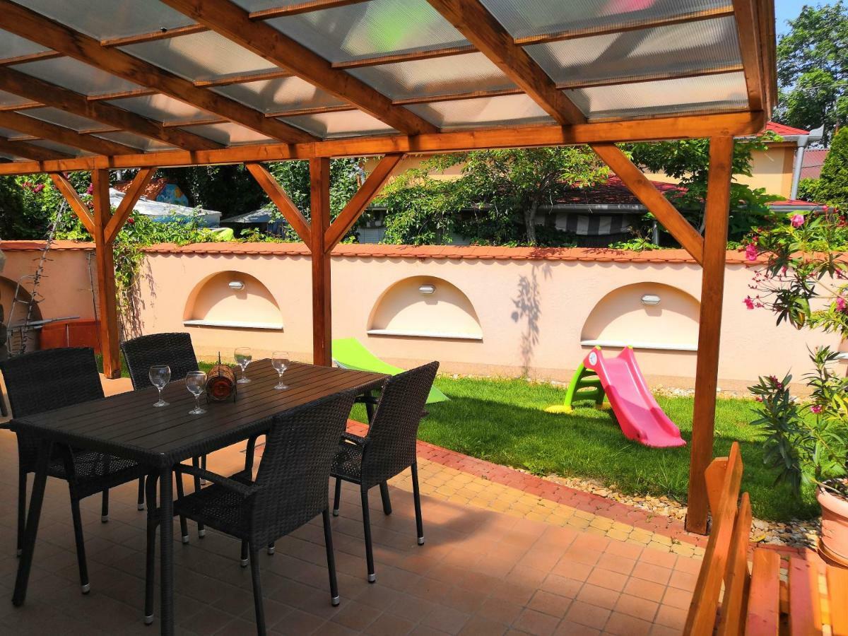Aqua Azur Apartman Hajdúszoboszló Buitenkant foto